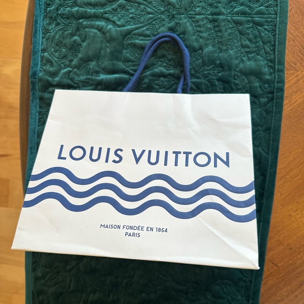 Authentic Louis Vuitton paper bag. Limited edition!!
